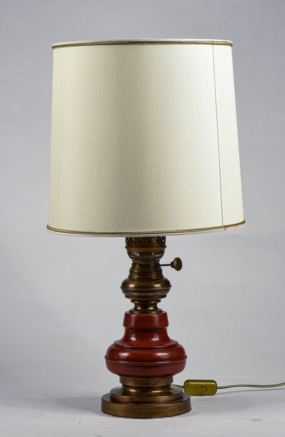 Lampada da comodino base in legno e ottone con cappa chiara Italia 1980