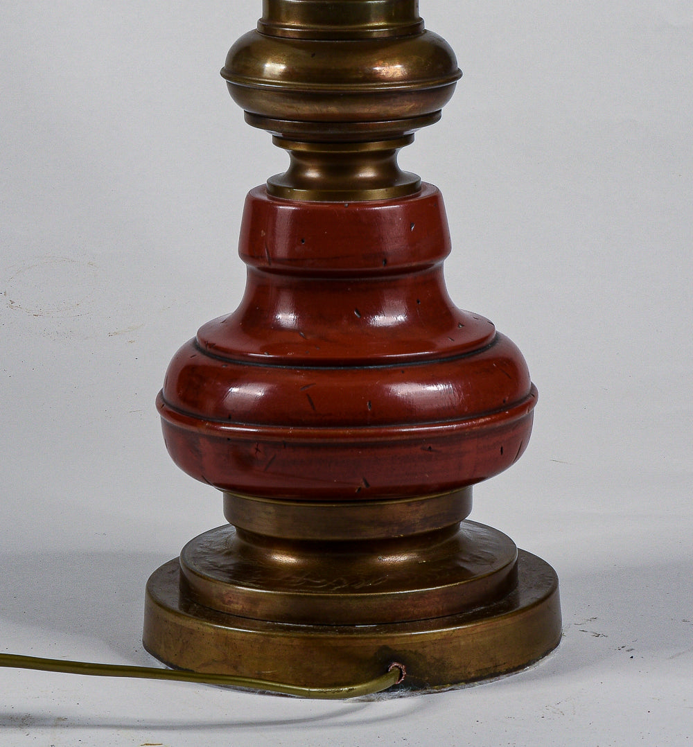 Lampada da comodino base in legno e ottone con cappa chiara Italia 1980