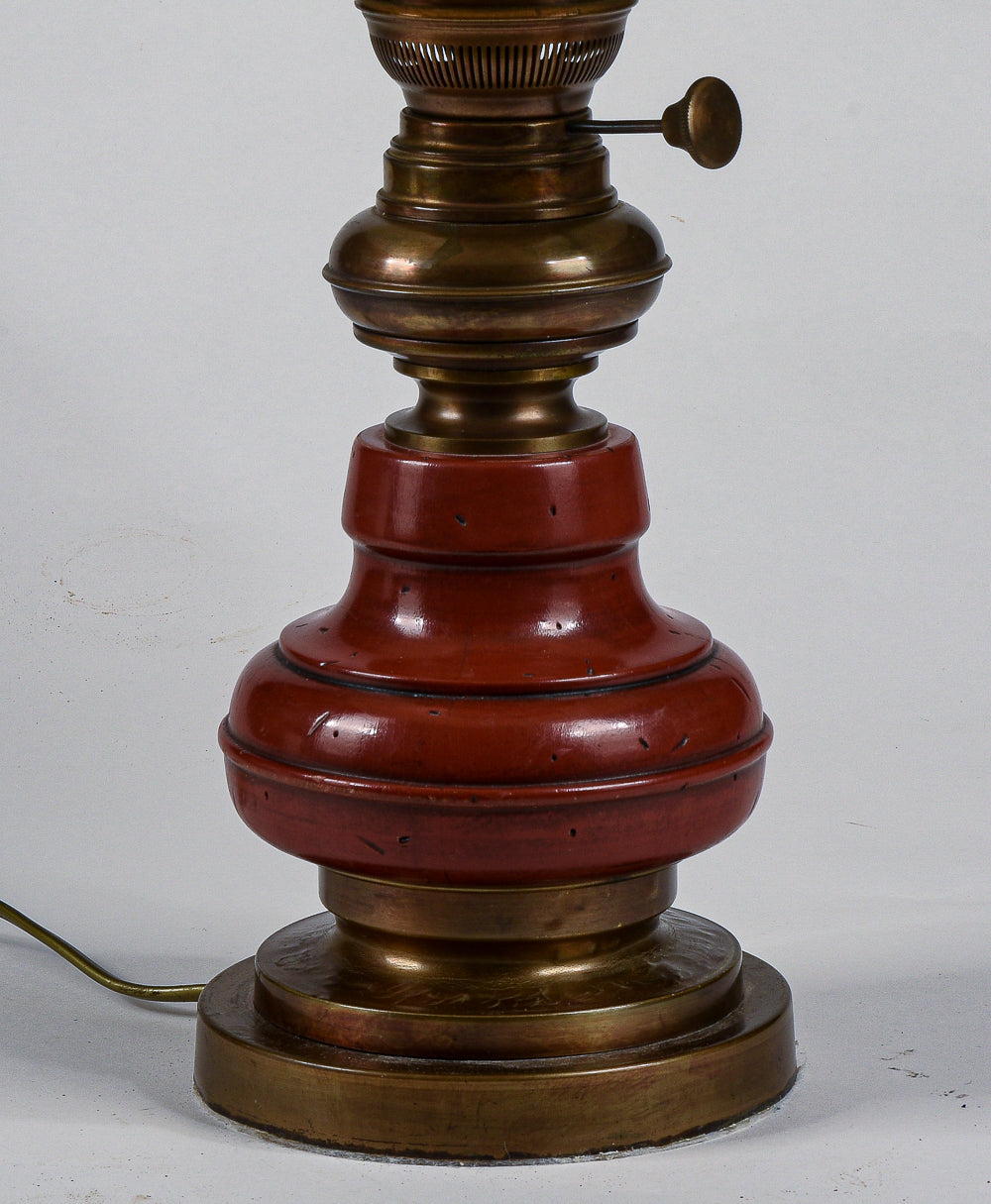 Lampada da comodino base in legno e ottone con cappa chiara Italia 1980
