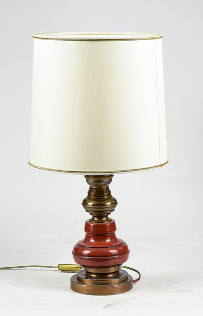 Lampada da comodino base in legno e ottone con cappa chiara Italia 1980