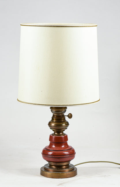 Lampada da comodino base in legno e ottone con cappa chiara Italia 1980