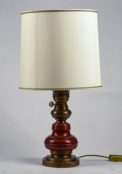 Lampada da comodino base in legno e ottone con cappa chiara Italia 1980