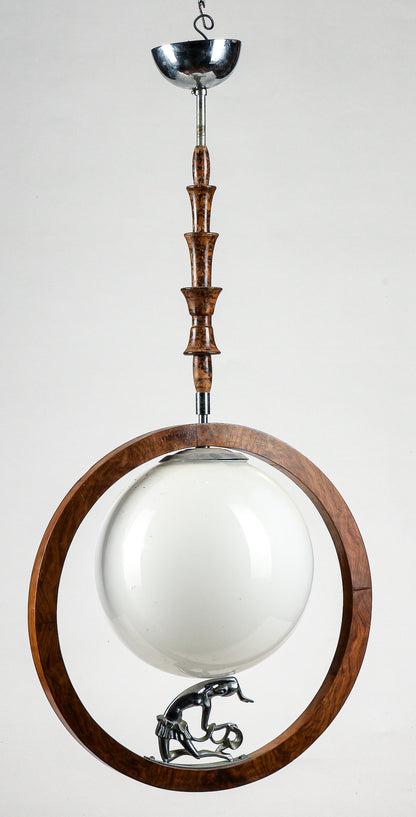 Lampadario art deco  con legno impellicciato noce con ballerina che sorregge la sfera di opalina