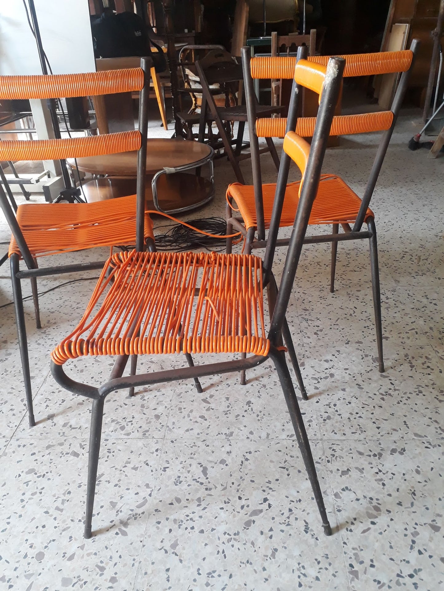 SEDIA IN METALLO CON SEDUTA IN PLASTICA INTRECCIATA ORIGINALE ANNI 60 DA RESTAURARE.