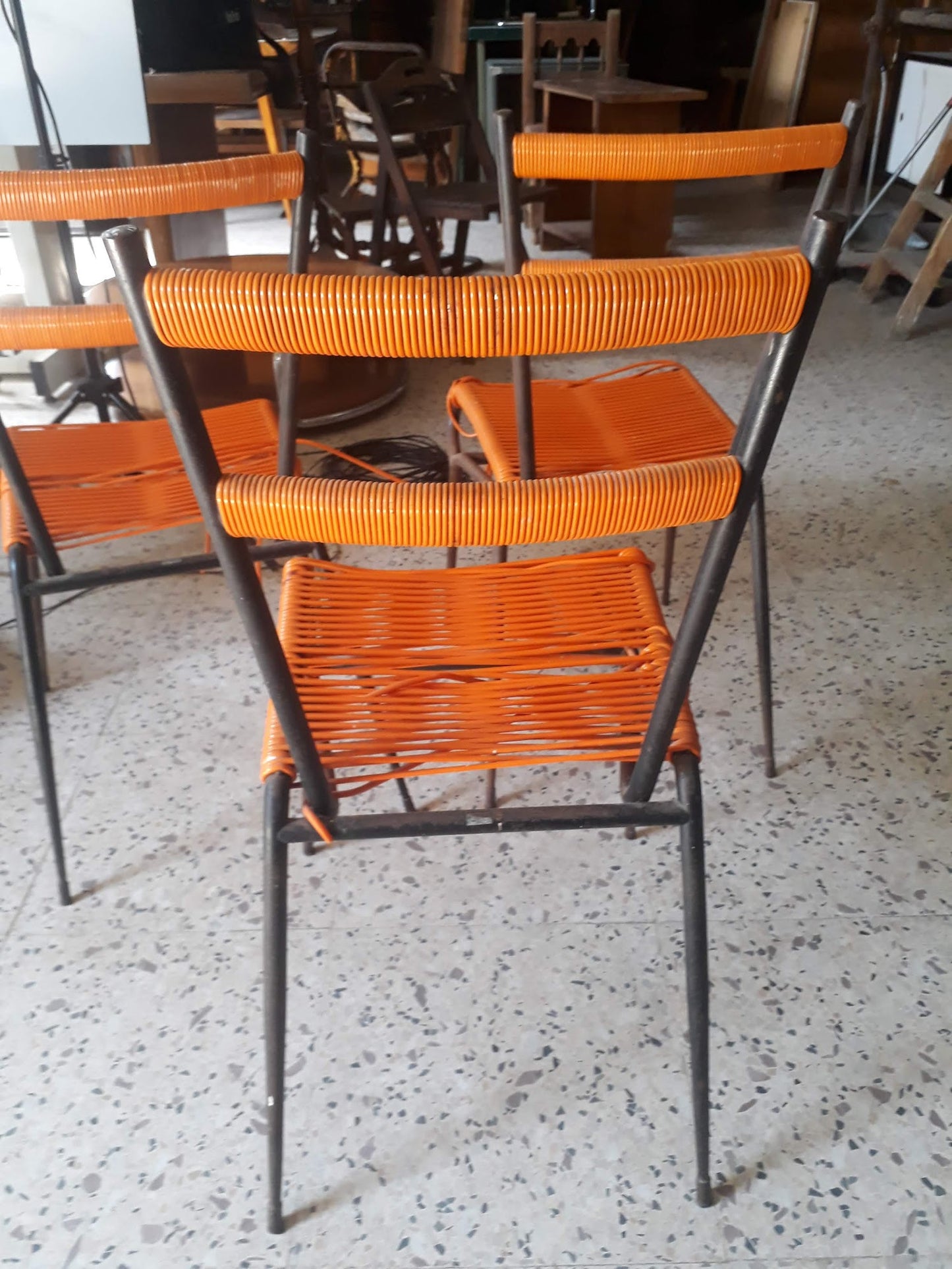 SEDIA IN METALLO CON SEDUTA IN PLASTICA INTRECCIATA ORIGINALE ANNI 60 DA RESTAURARE.