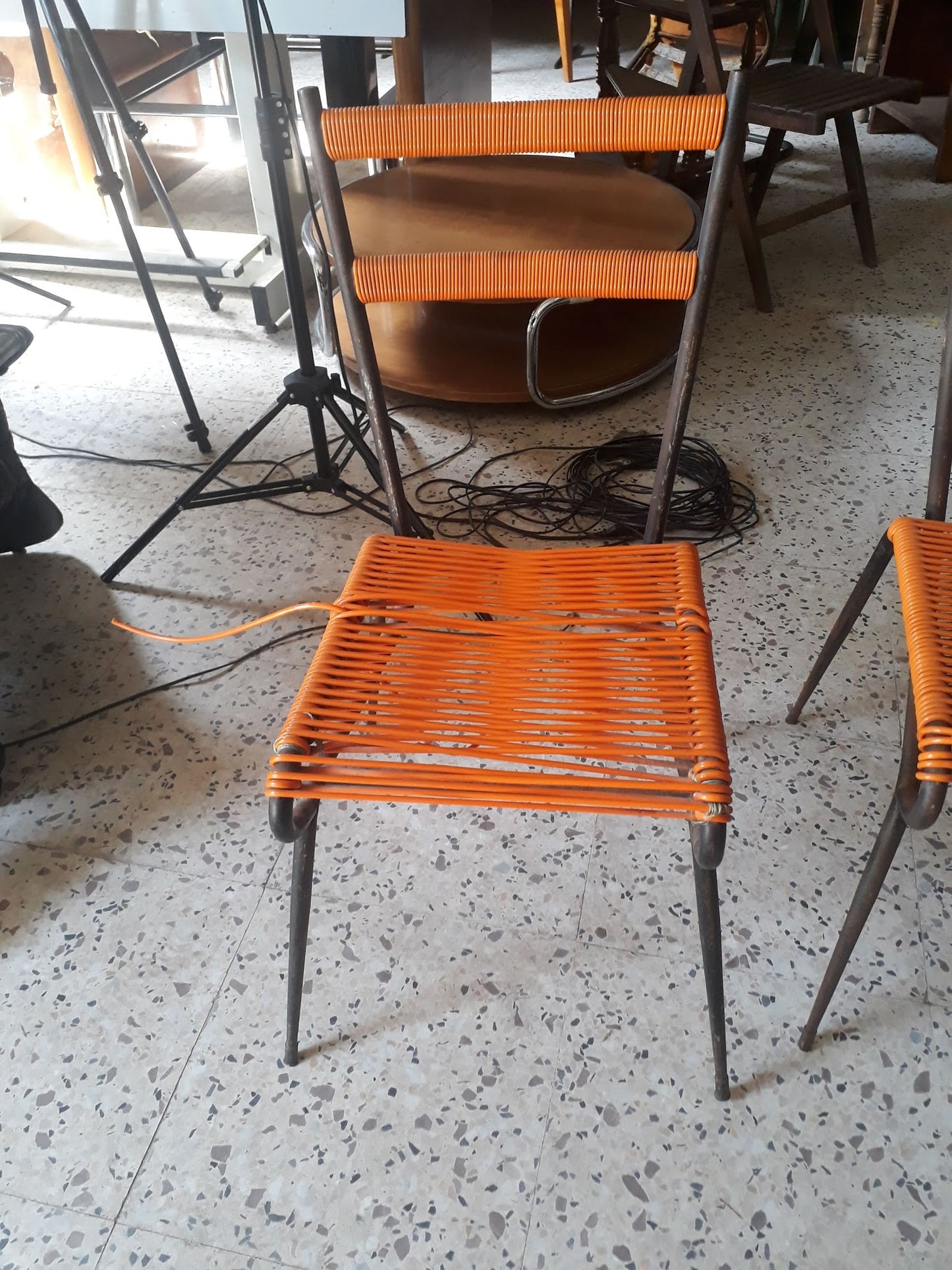 SEDIA IN METALLO CON SEDUTA IN PLASTICA INTRECCIATA ORIGINALE ANNI 60 DA RESTAURARE.