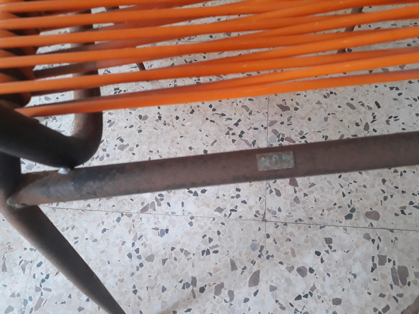 SEDIA IN METALLO CON SEDUTA IN PLASTICA INTRECCIATA ORIGINALE ANNI 60 DA RESTAURARE.