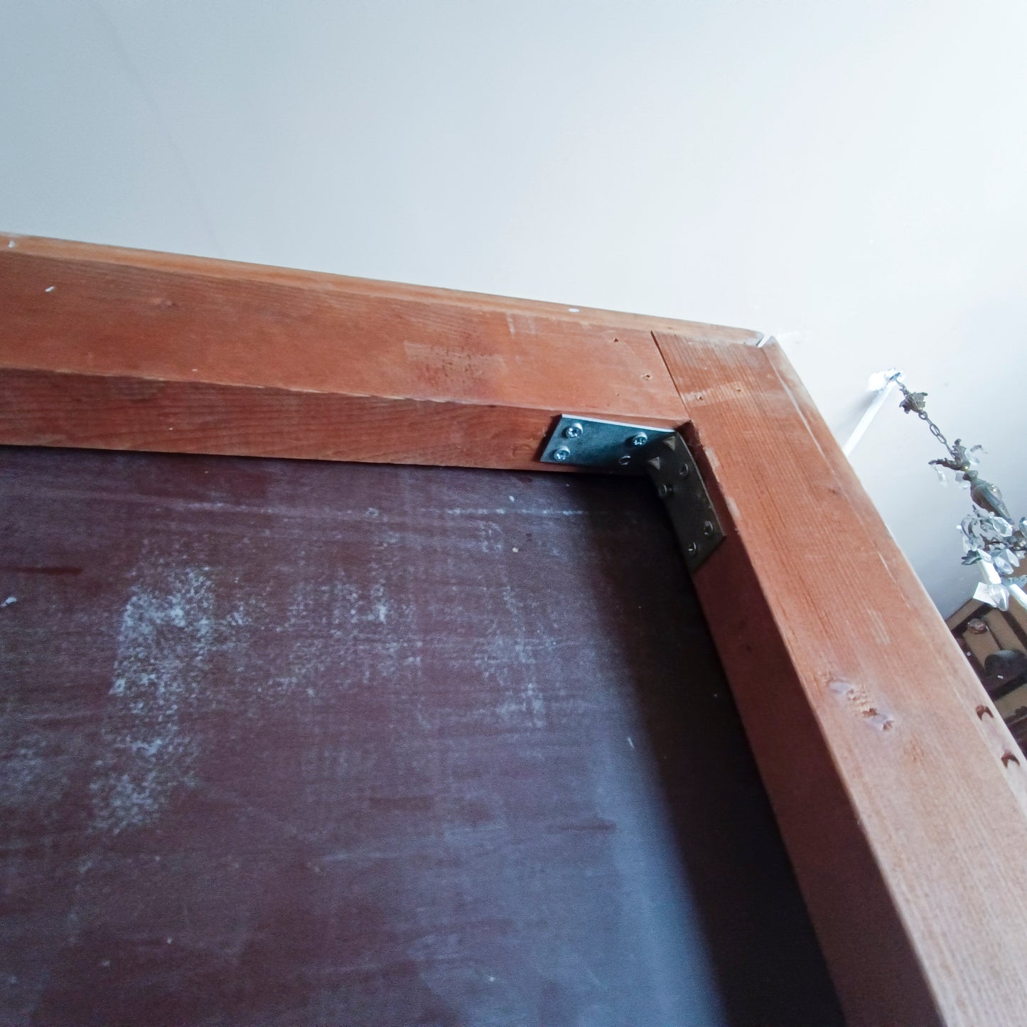 credenza in pergamena con grande specchio artigiani canturini