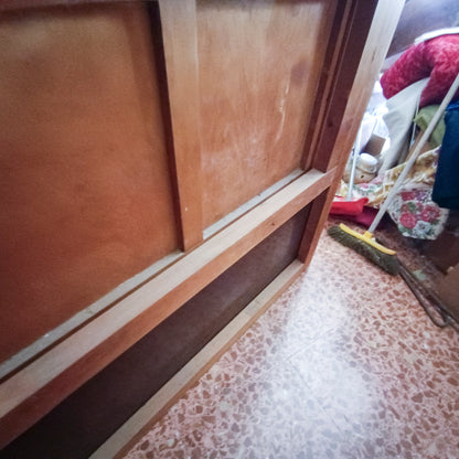 credenza in pergamena con grande specchio artigiani canturini