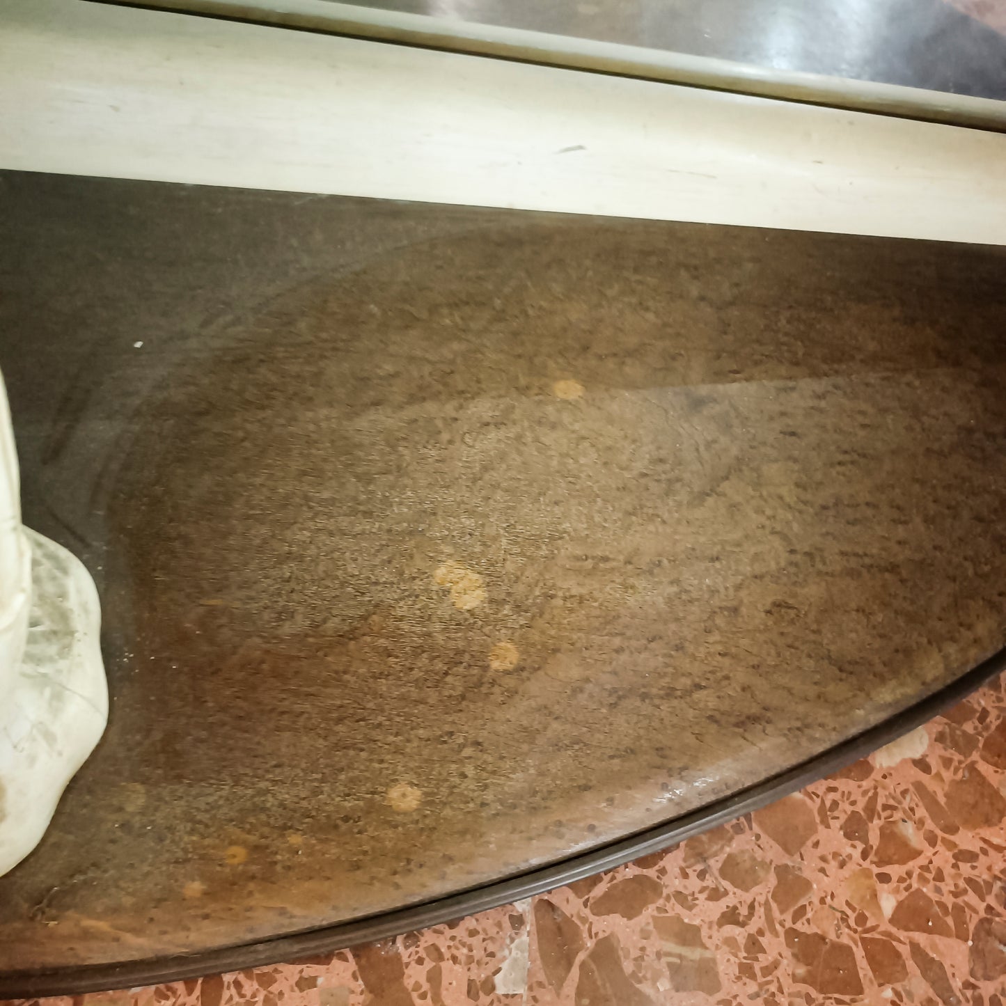credenza in pergamena con grande specchio artigiani canturini