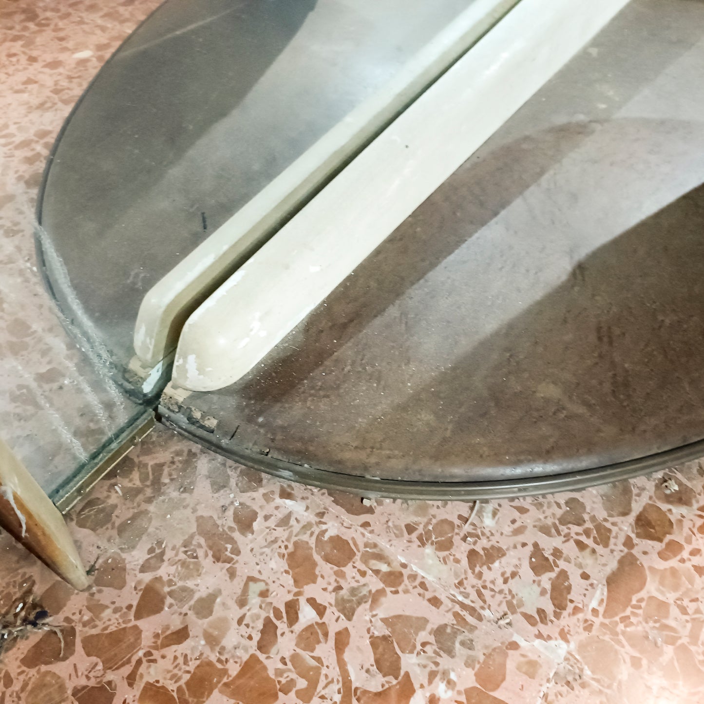 credenza in pergamena con grande specchio artigiani canturini