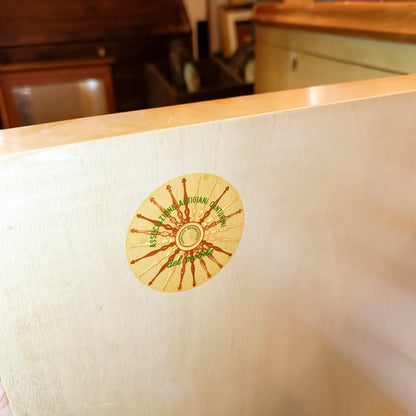 credenza in pergamena con grande specchio artigiani canturini