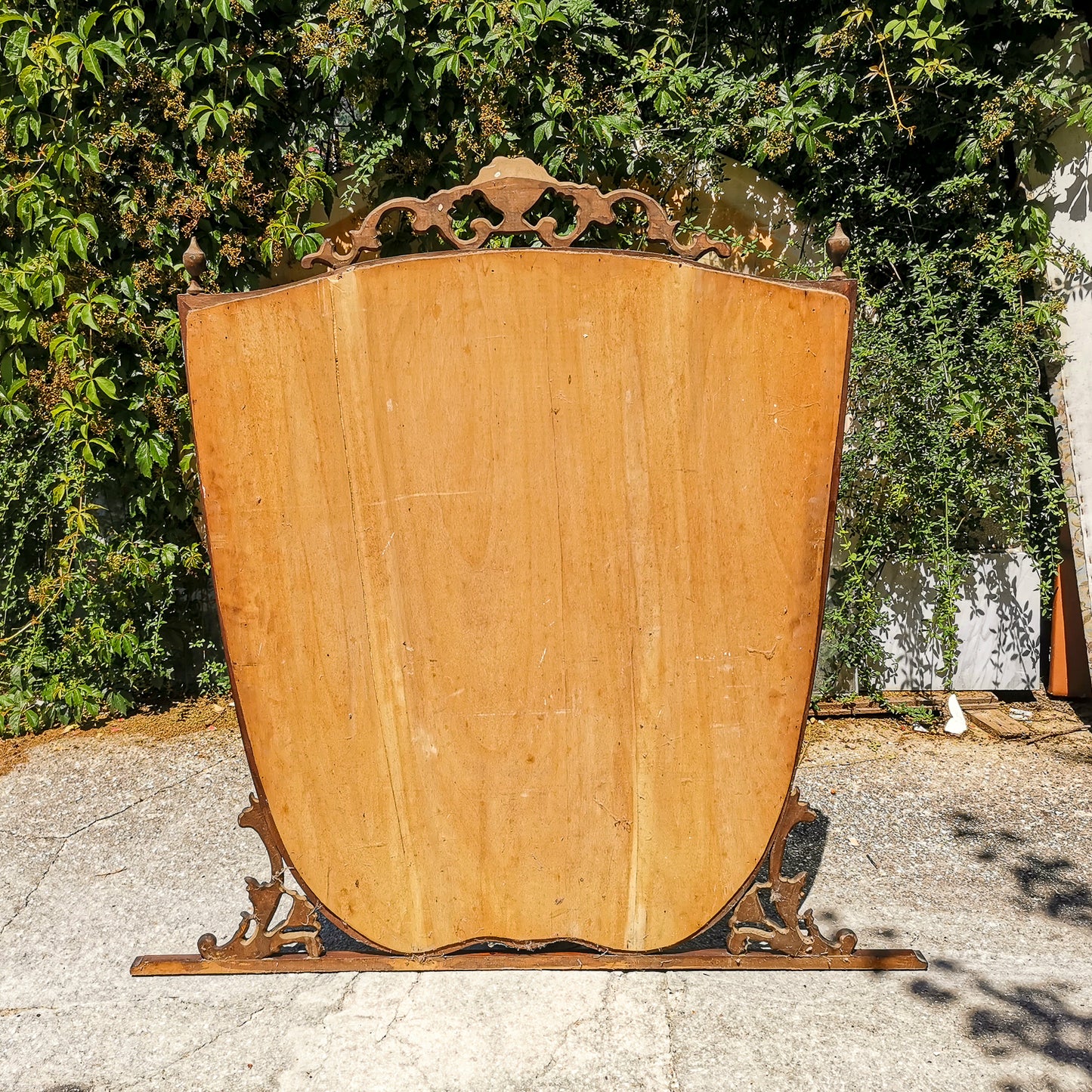 Specchio specchiera in legno mossa e  intagliata Italia  1950