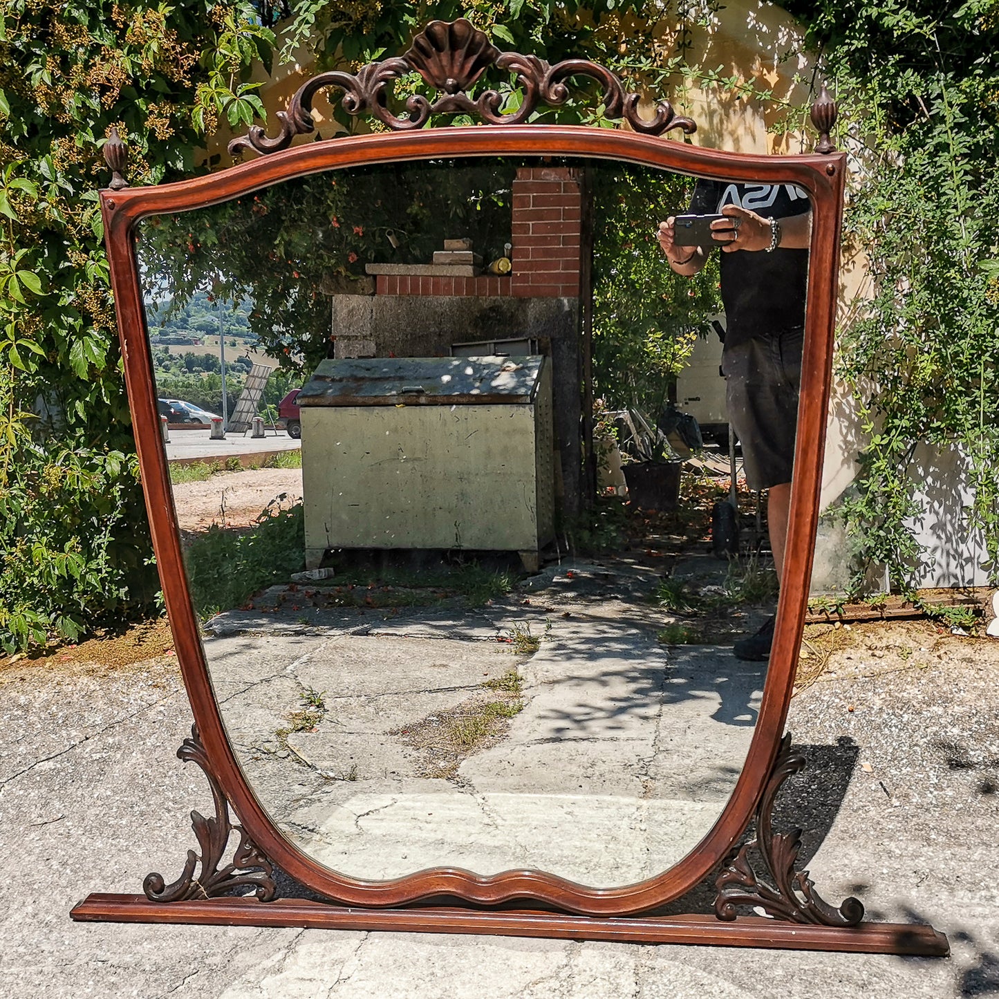 Specchio specchiera in legno mossa e  intagliata Italia  1950