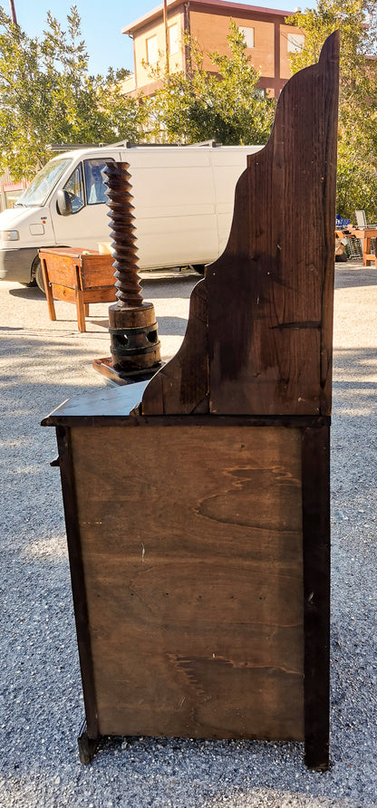 Angoliera  con un'anta e piattaia  realizzata in legno di abete massello Italia 1960