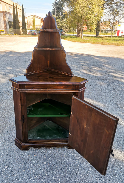 Angoliera  con un'anta e piattaia  realizzata in legno di abete massello Italia 1960