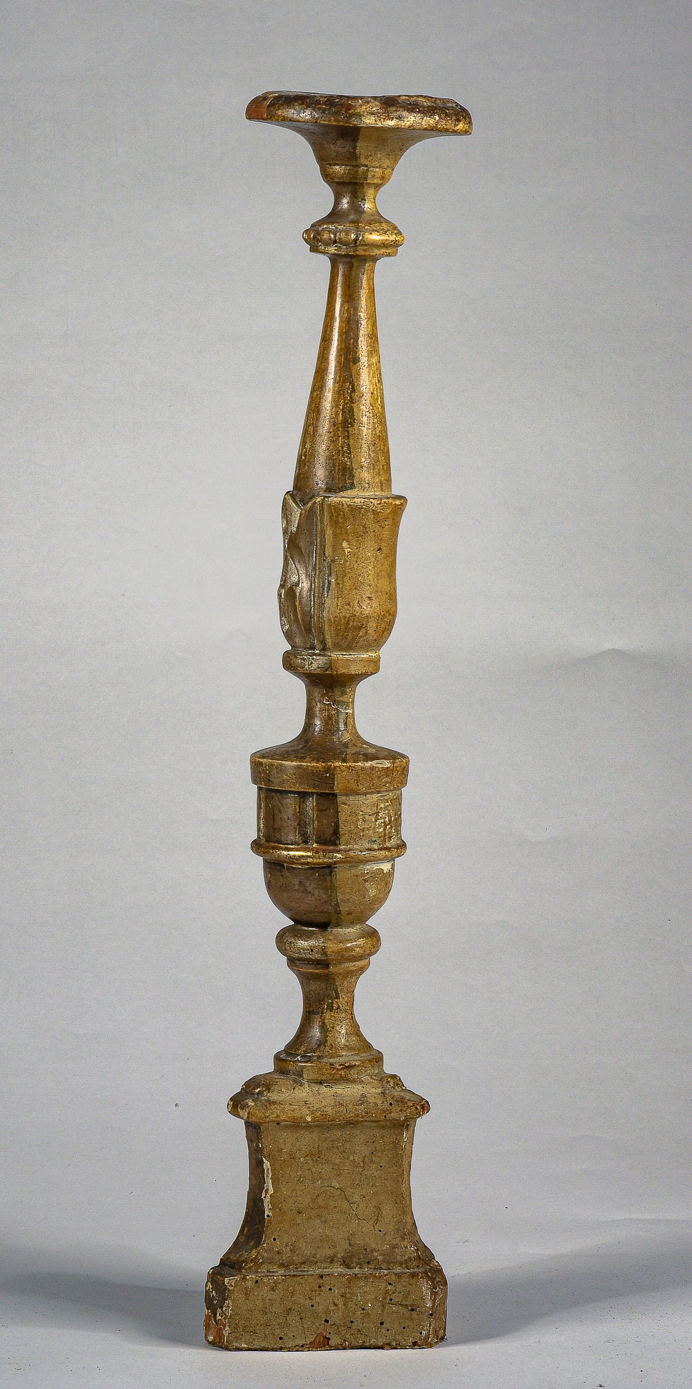 Candeliere in legno laccato oro e argento in pastiglia e bolo Italia epoca fine 1700