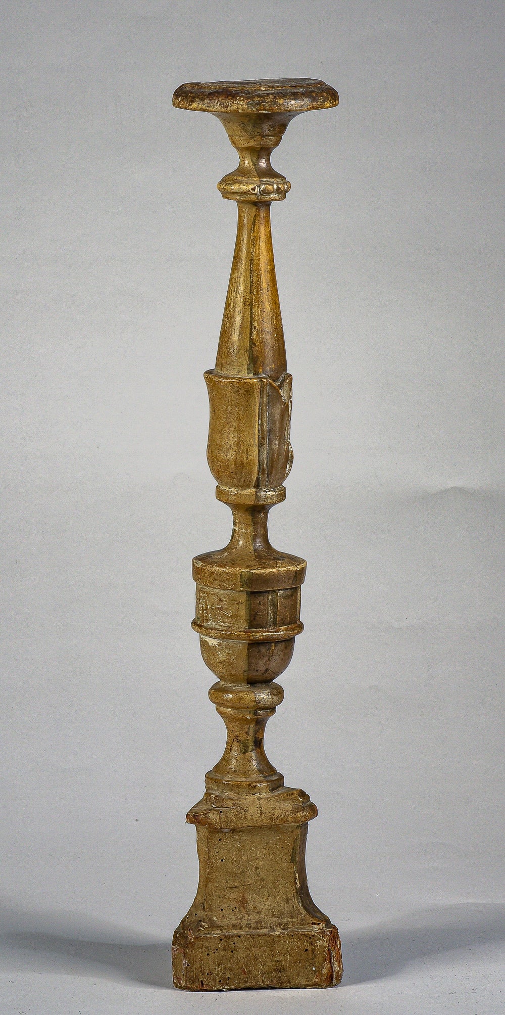 Candeliere in legno laccato oro e argento in pastiglia e bolo Italia epoca fine 1700