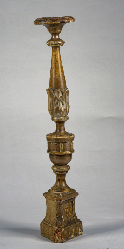Candeliere in legno laccato oro e argento in pastiglia e bolo Italia epoca fine 1700
