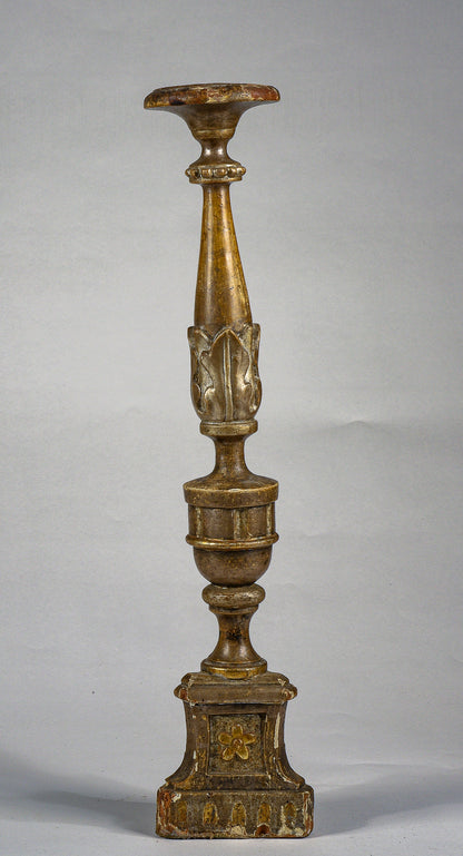 Candeliere in legno laccato oro e argento in pastiglia e bolo Italia epoca fine 1700