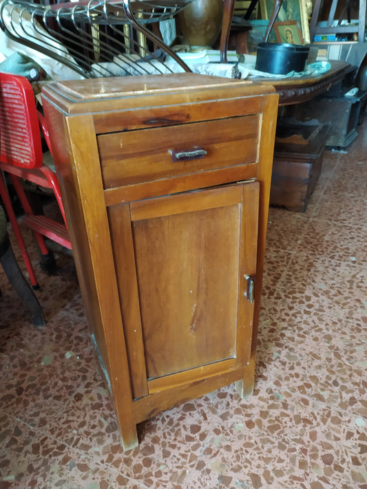 Comodino impiallacciato in noce Italia Art Deco'