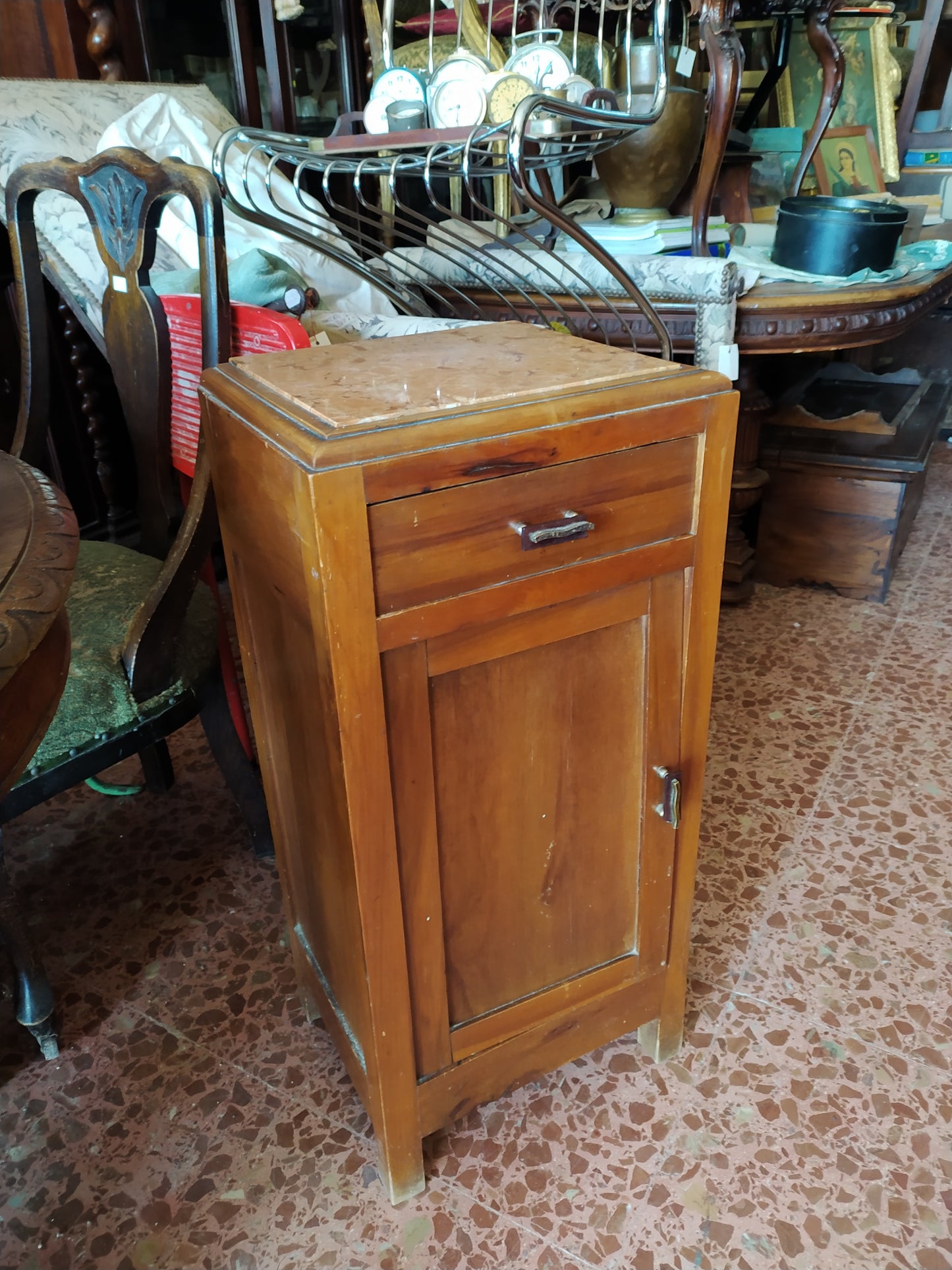Comodino impiallacciato in noce Italia Art Deco'