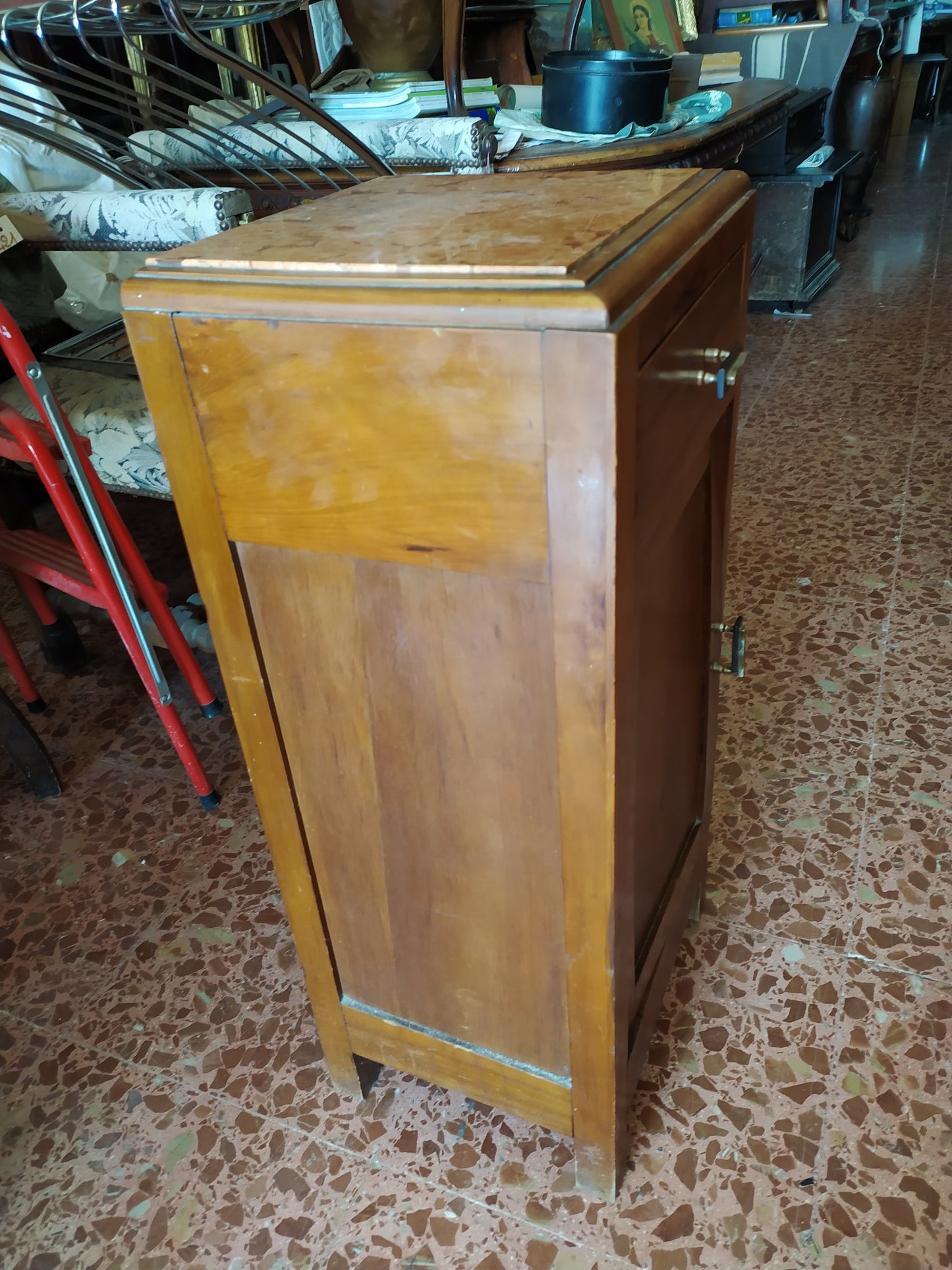 Comodino impiallacciato in noce Italia Art Deco'