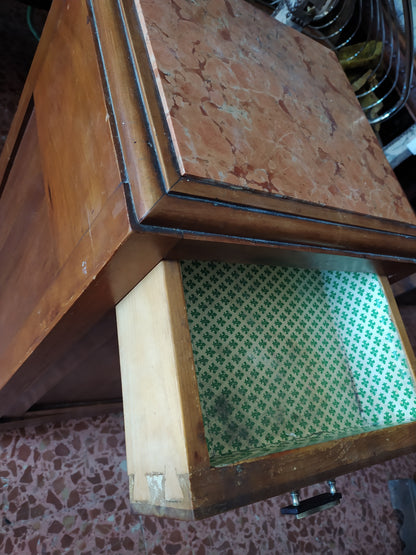 Comodino impiallacciato in noce Italia Art Deco'