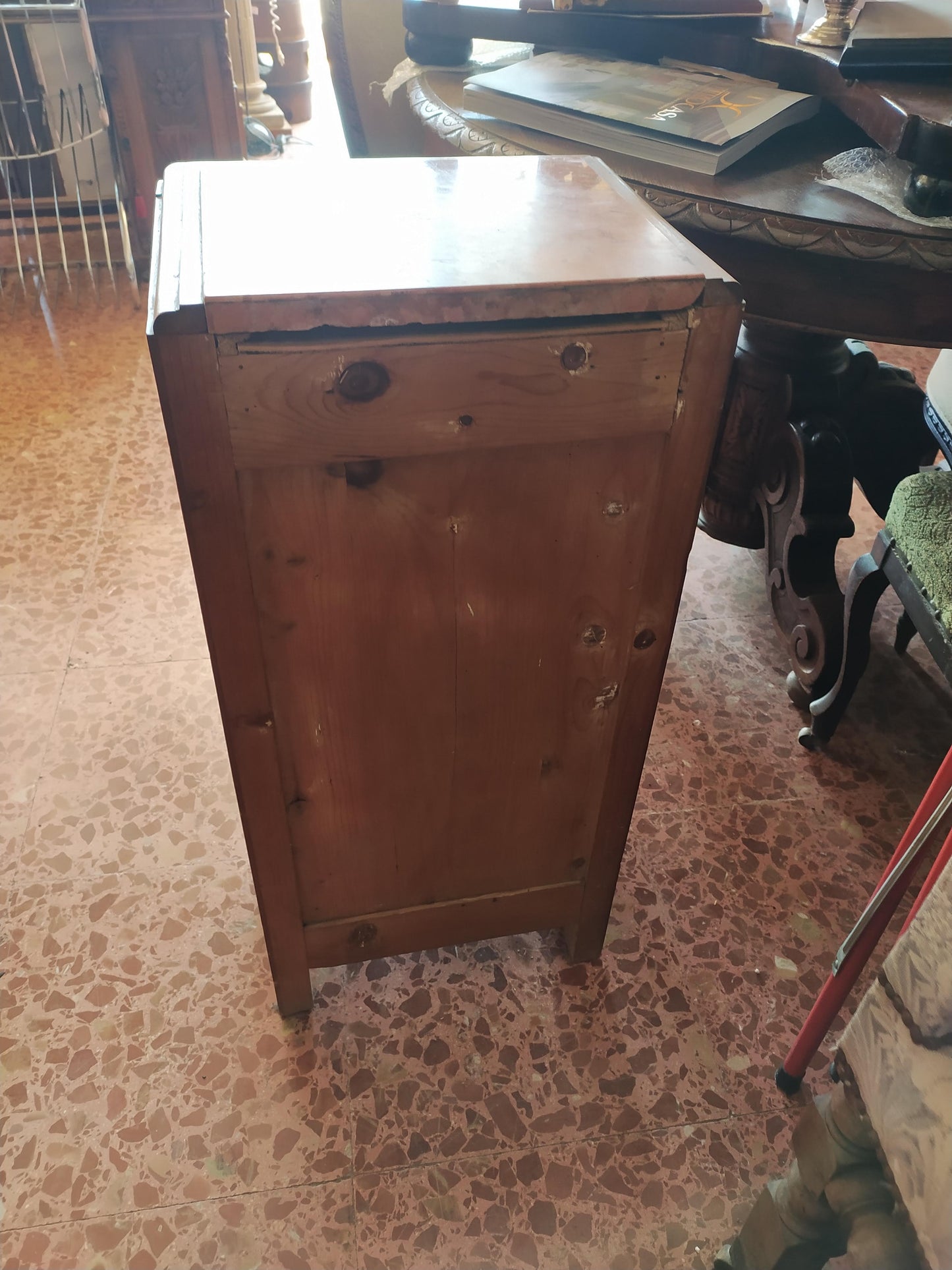 Comodino impiallacciato in noce Italia Art Deco'