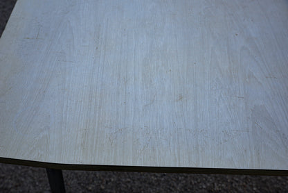 Tavolo cucina piano in formica bianca e spianatora  Italia anni 70