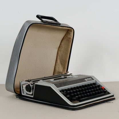 Macchina da scrievere Olivetti lettera DL funzionante completa di custodia