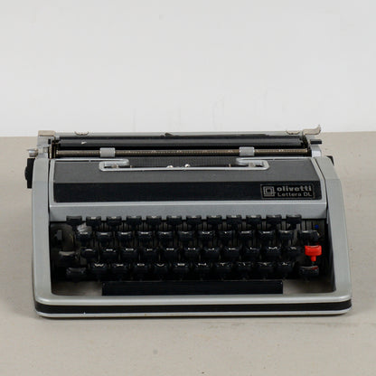 Macchina da scrievere Olivetti lettera DL funzionante completa di custodia