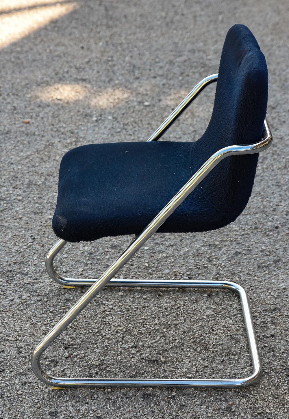 Coppia sedie design vintage tessuto velluto blu e struttura in acciaio Italia  1960