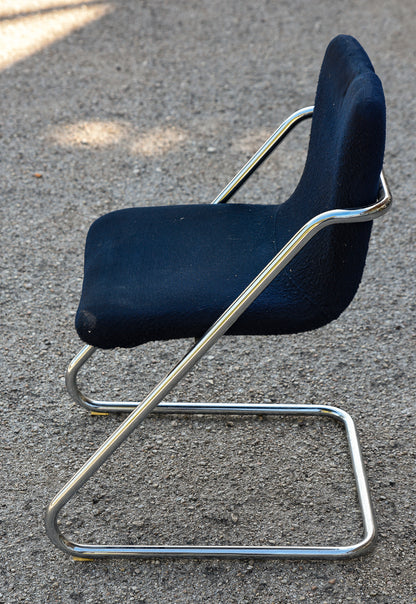 Coppia sedie design vintage tessuto velluto blu e struttura in acciaio Italia  1960