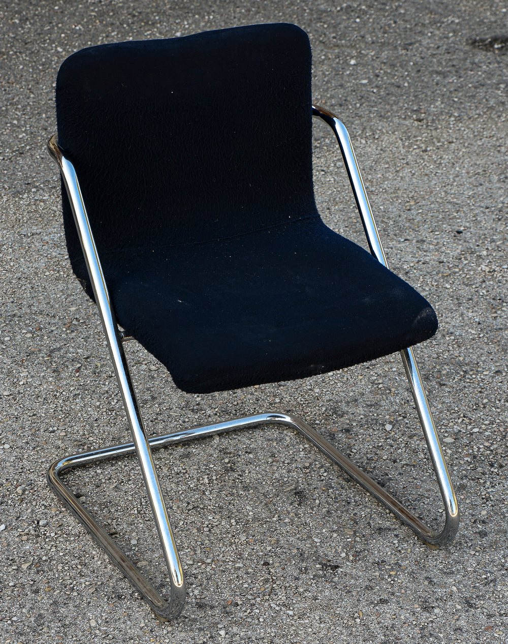 Coppia sedie design vintage tessuto velluto blu e struttura in acciaio Italia  1960