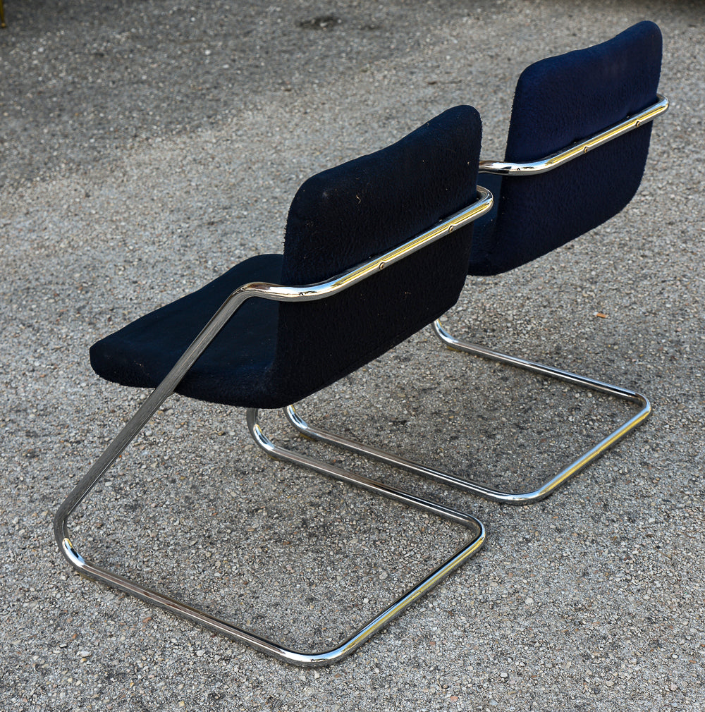 Coppia sedie design vintage tessuto velluto blu e struttura in acciaio Italia  1960