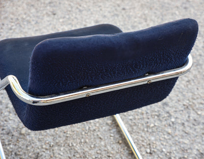 Coppia sedie design vintage tessuto velluto blu e struttura in acciaio Italia  1960