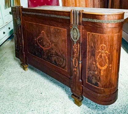 Letto matrimoniale Liberty con intarsi e decori in ottone lavorato