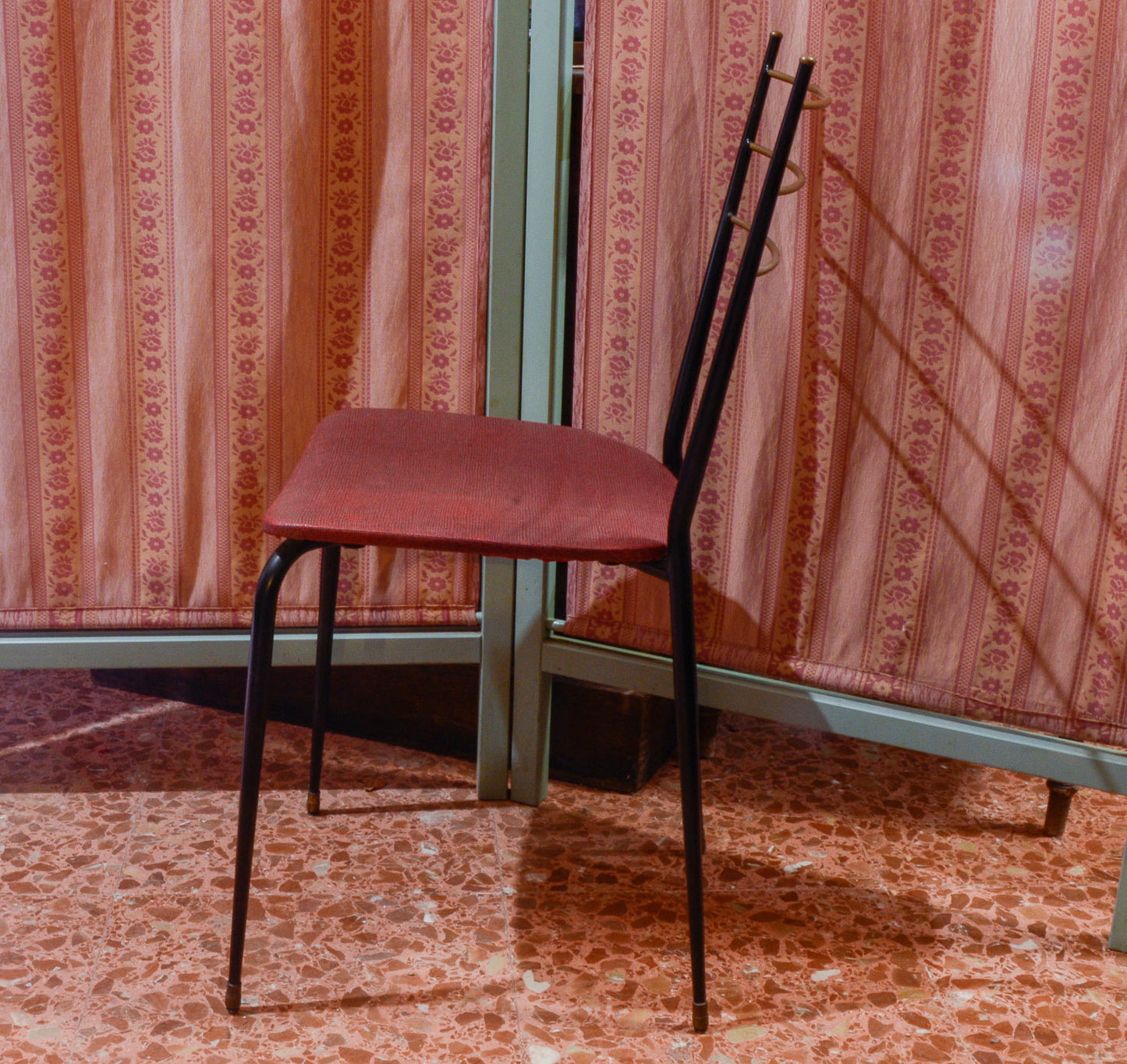 SEDIA DA CUCINA IN METALLO CON SEDUTA IN VILPELLE ITALIA 1960
