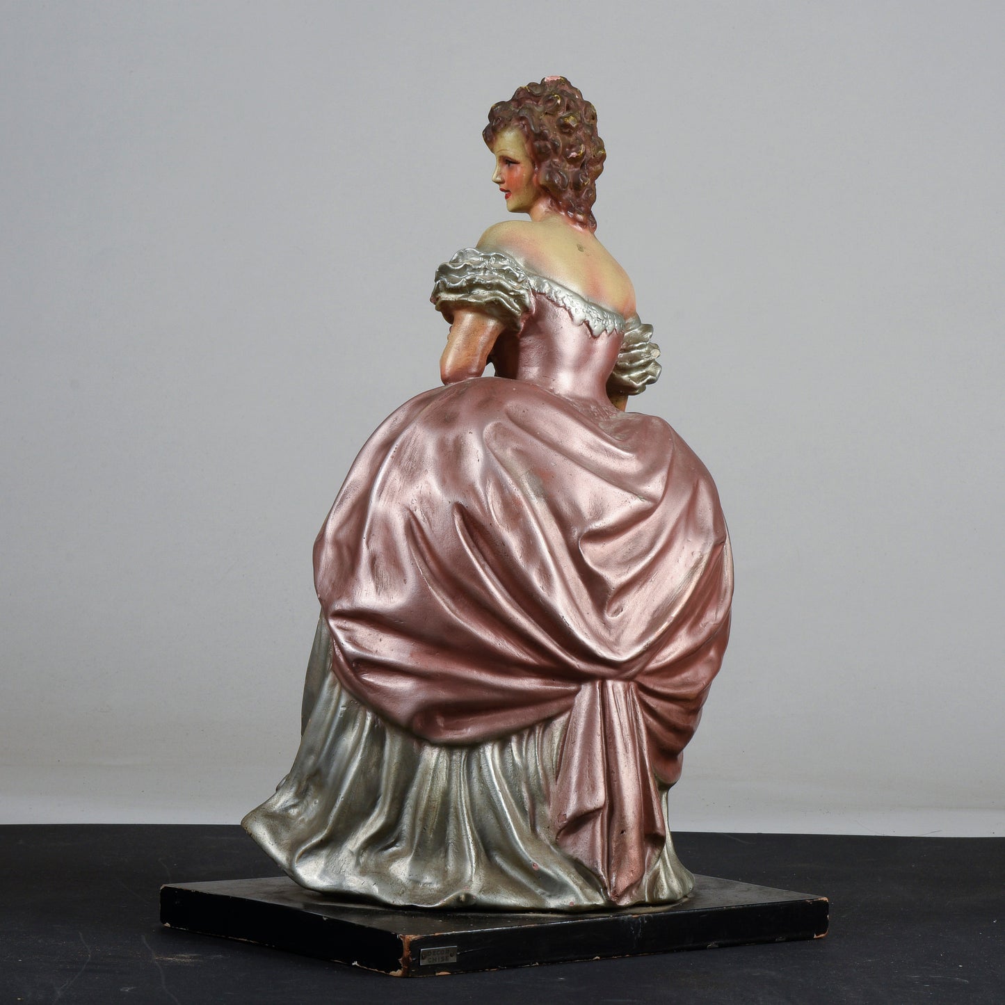 scultura Cacciapuoti donna ragazza con cestino di fiori dama ceramica