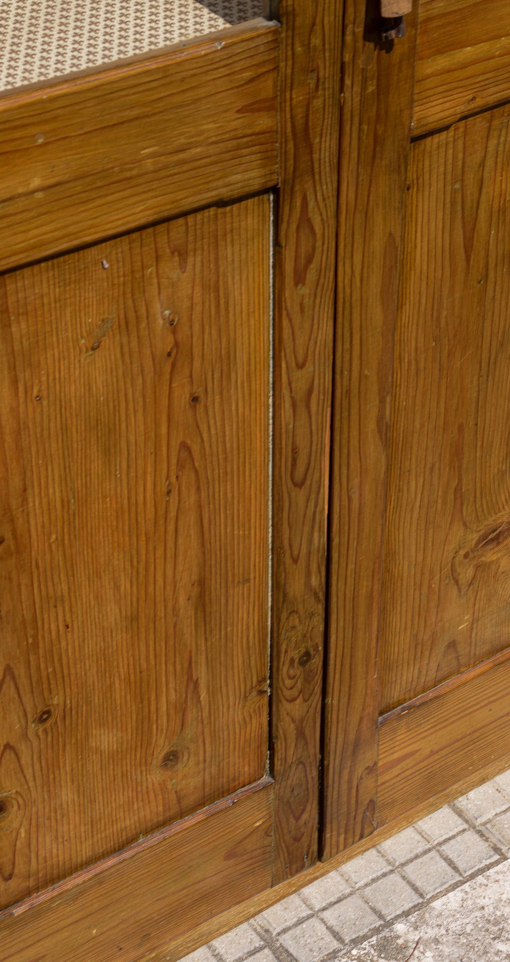 Angoliera in legno di abete a due ante epoca primo 900