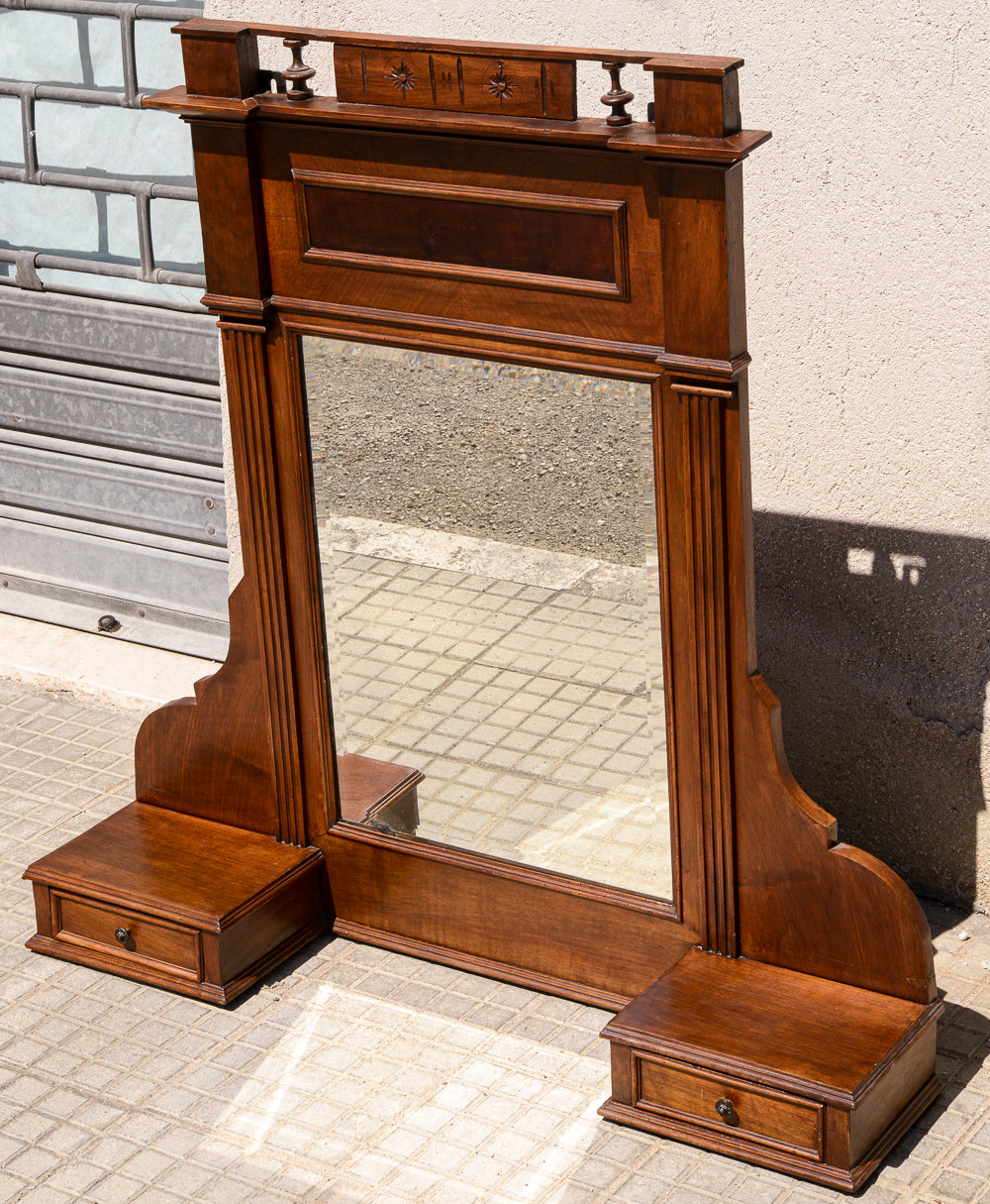 Specchiera d'appoggio impellicciata in noce cassettini e cimasa Italia epoca fine 800