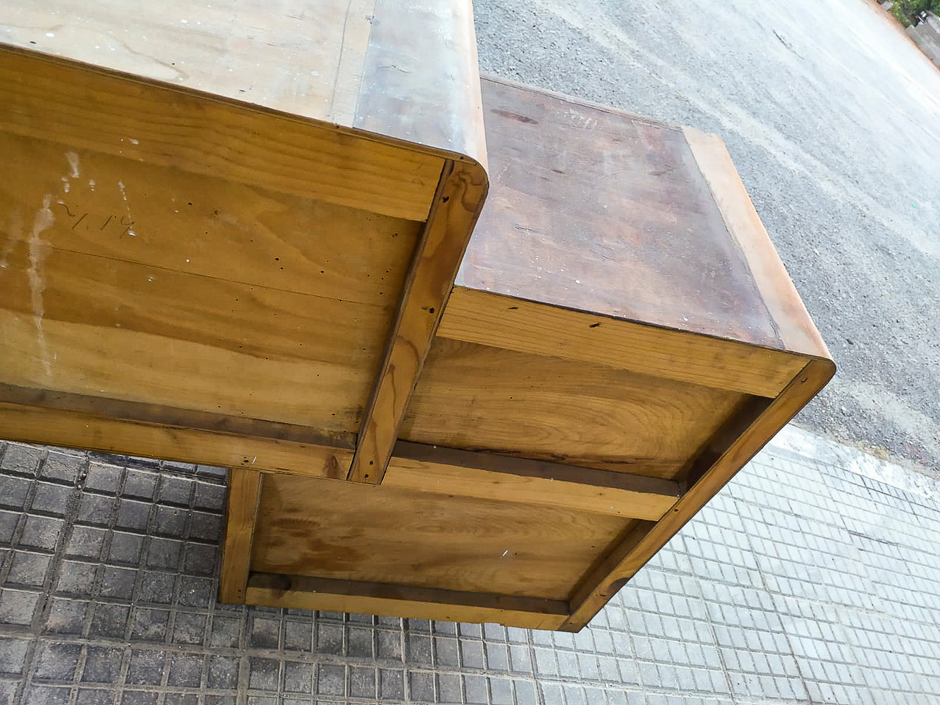 Credenza con specchiera  impellicciata in noce design Italiano Art Decò