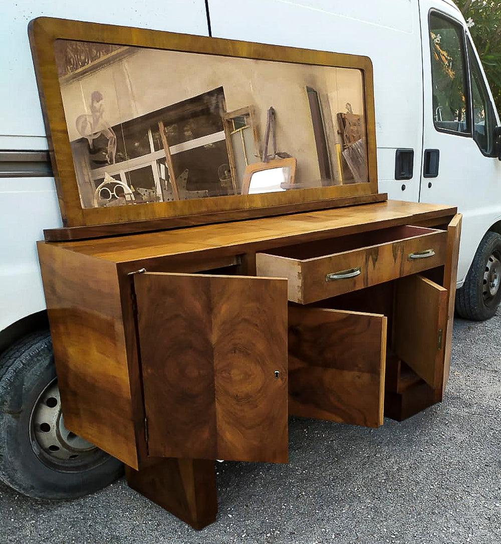 Credenza con specchiera  impellicciata in noce design Italiano Art Decò