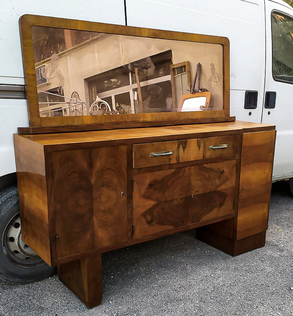 Credenza con specchiera  impellicciata in noce design Italiano Art Decò
