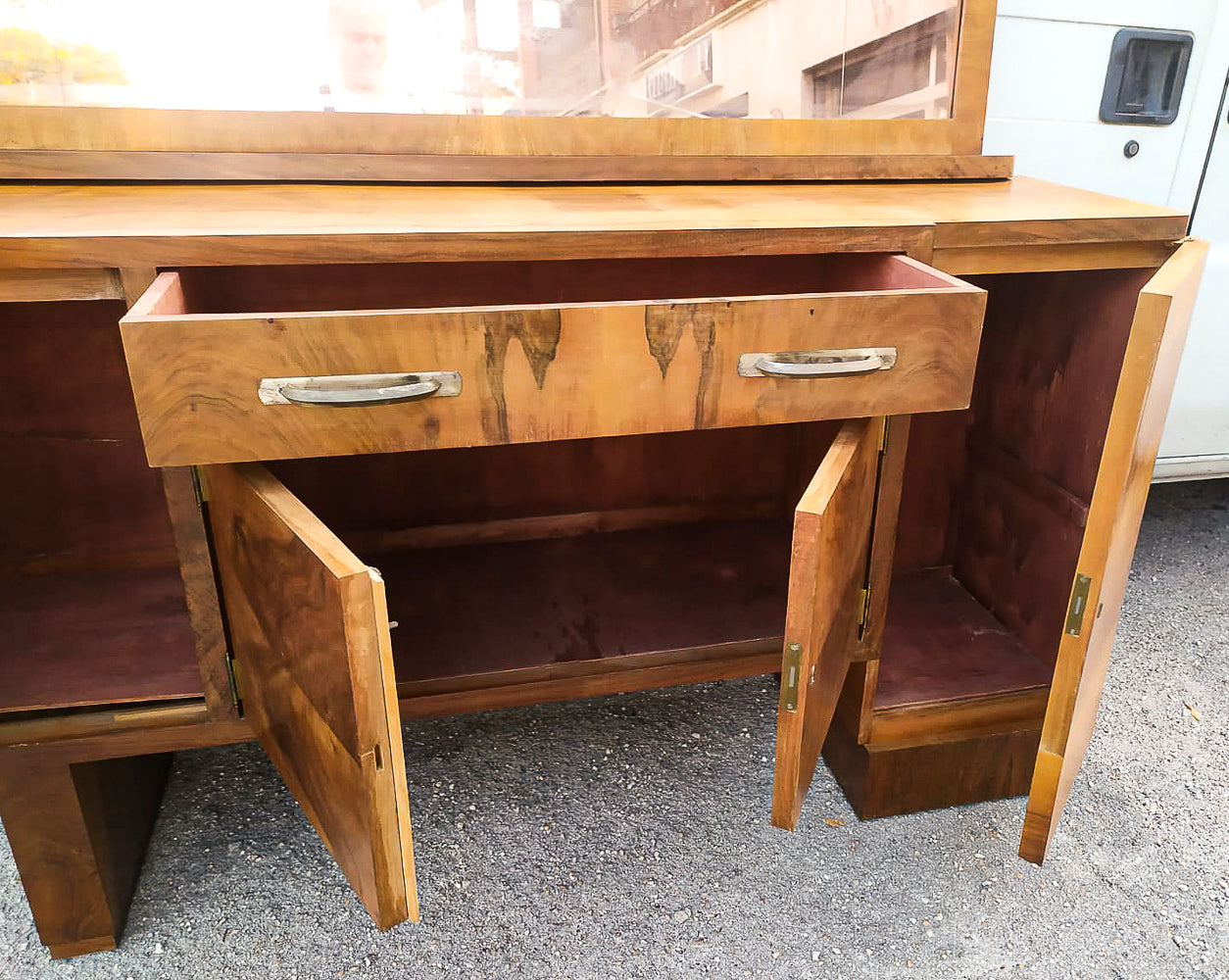 Credenza con specchiera  impellicciata in noce design Italiano Art Decò