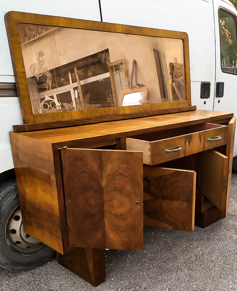 Credenza con specchiera  impellicciata in noce design Italiano Art Decò