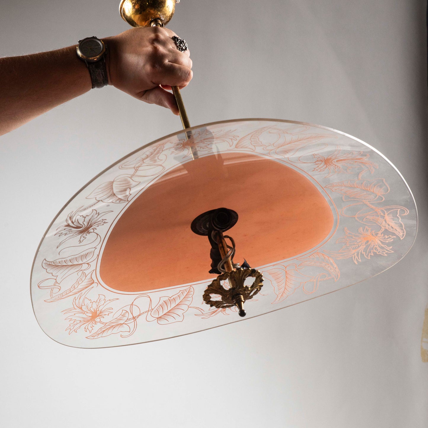 Lampadario mid century in vetro rosa e trasparente