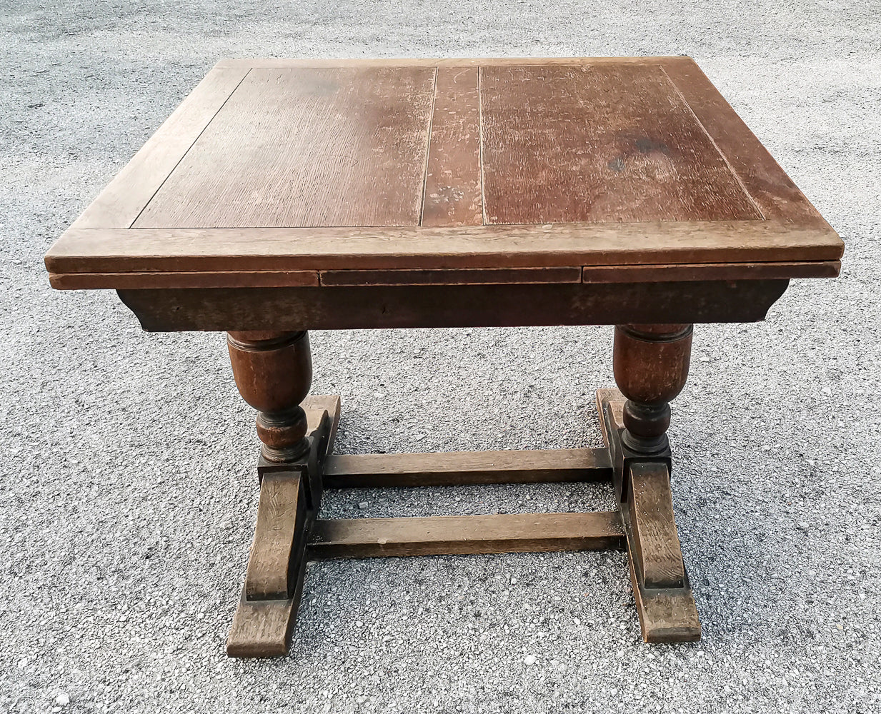 Tavolo inglese di rovere con  allunghi a tiro epoca metà 900