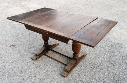 Tavolo inglese di rovere con  allunghi a tiro epoca metà 900